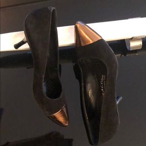 Kenneth Cole black copper tip kitten heels
